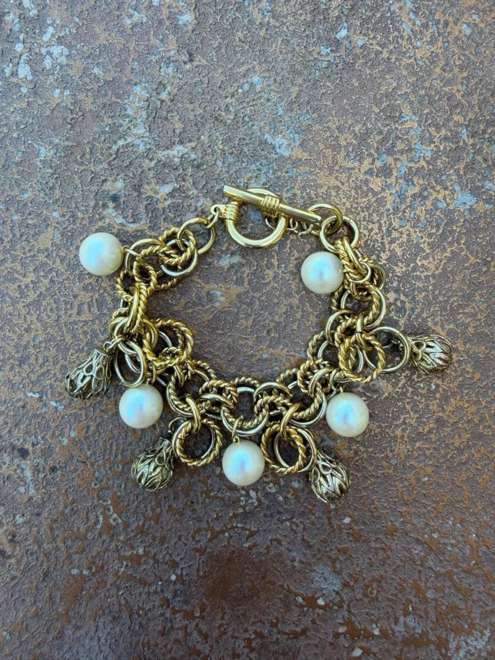 vintage gold-tone chain-link charm bracelet featuring chunky twisted links
